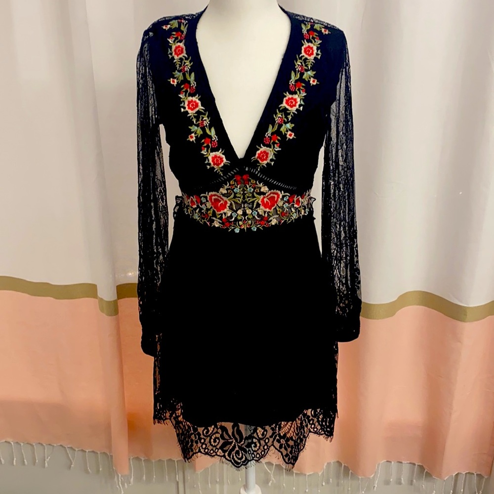 TOPSHOP Floral Embroidered Black Lace Dress